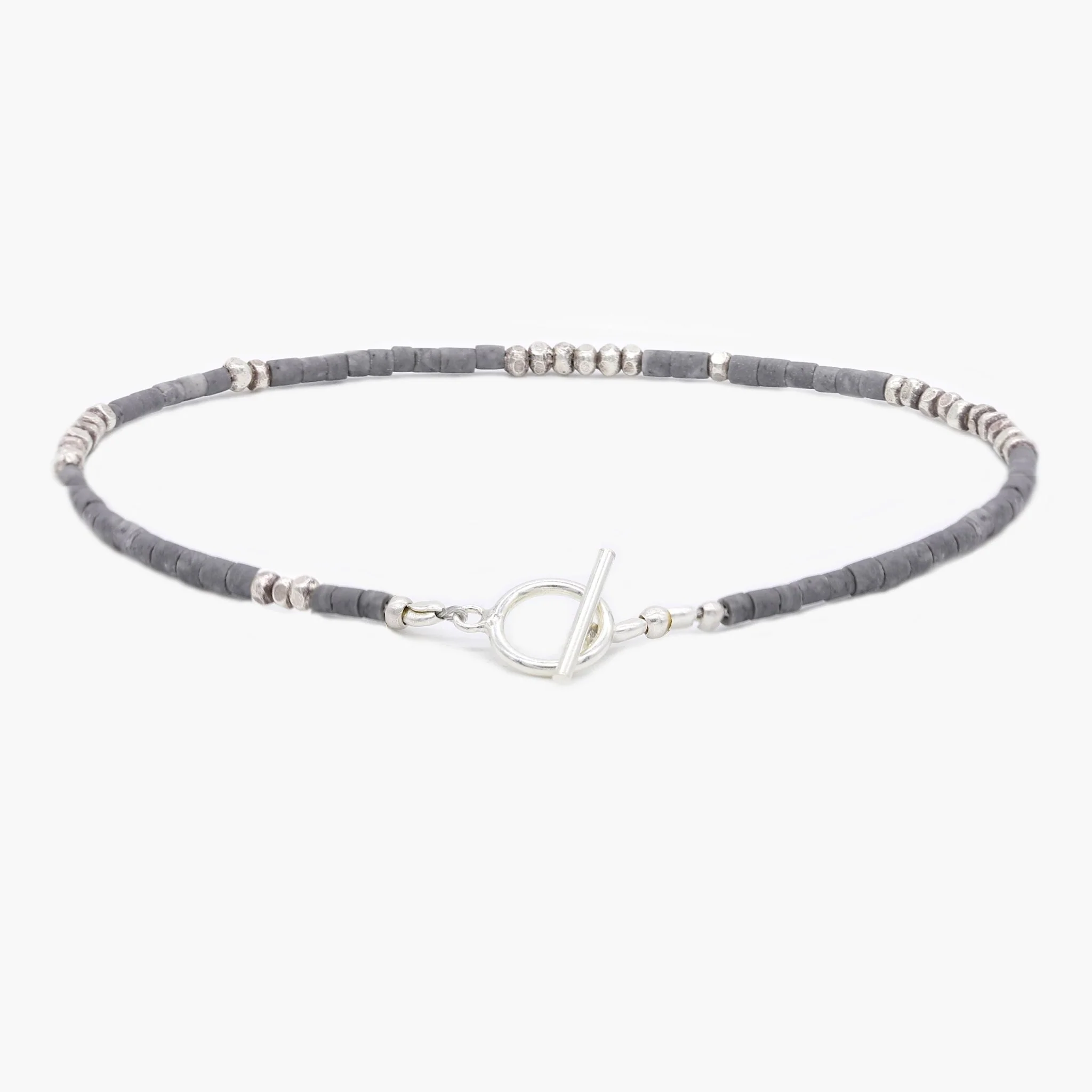2mm Bracelet With Afghani Stones And Silver Beads (Grey)