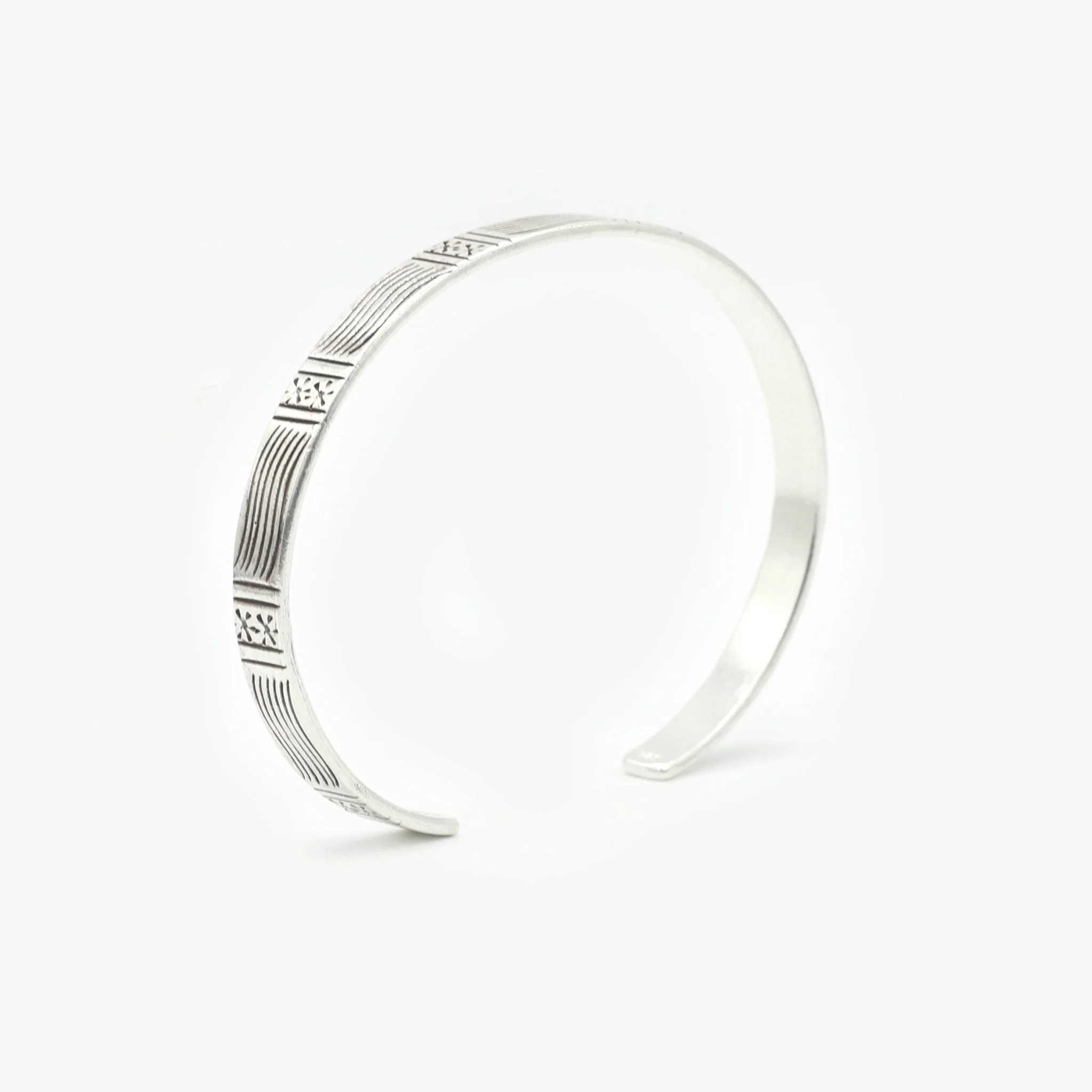 Hand-forged "Apache" Silver Bangle - Image 3