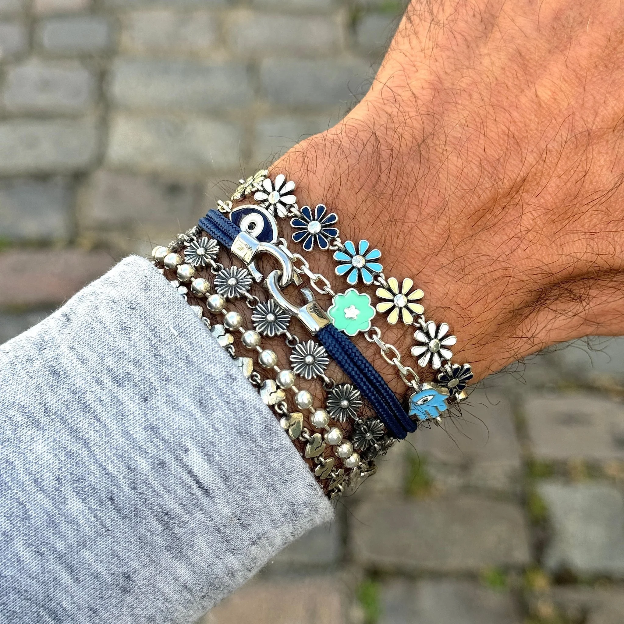 Maxi Assorted Daisy Sterling Silver Chain Bracelet - Image 4